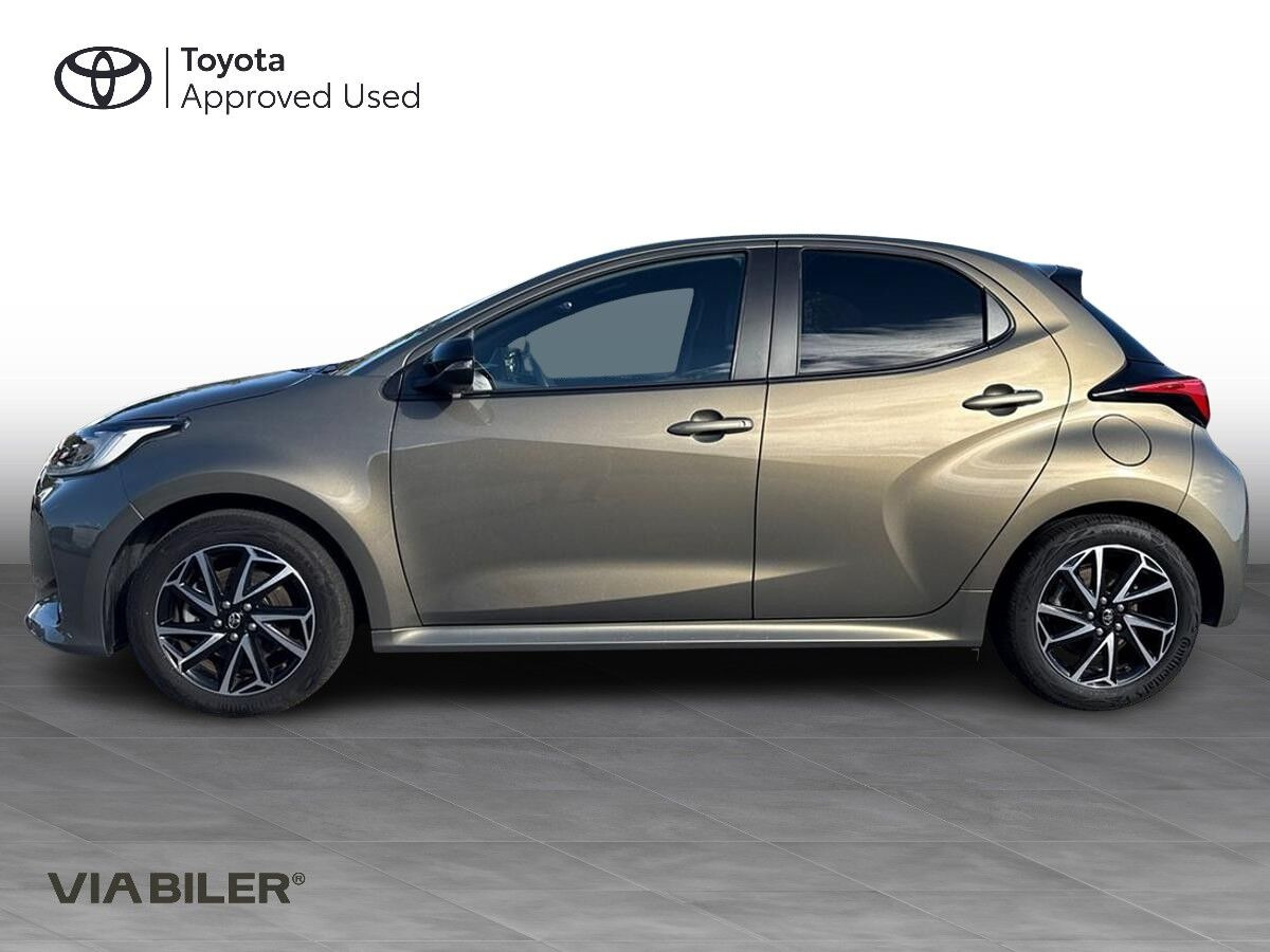 Bronze Toyota Yaris fra 2023