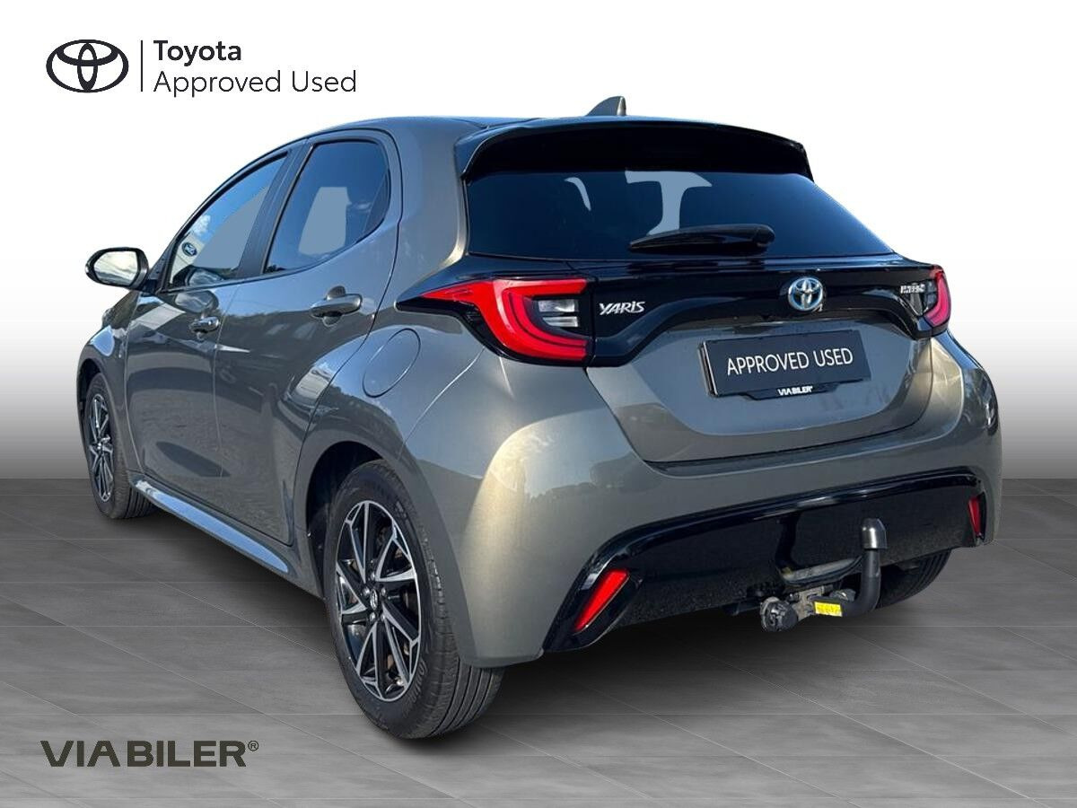 Bronze Toyota Yaris fra 2023