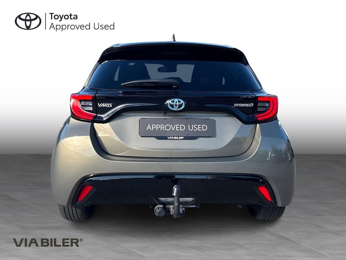 Bronze Toyota Yaris fra 2023