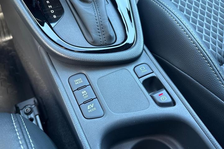 Bronze Toyota Yaris fra 2023