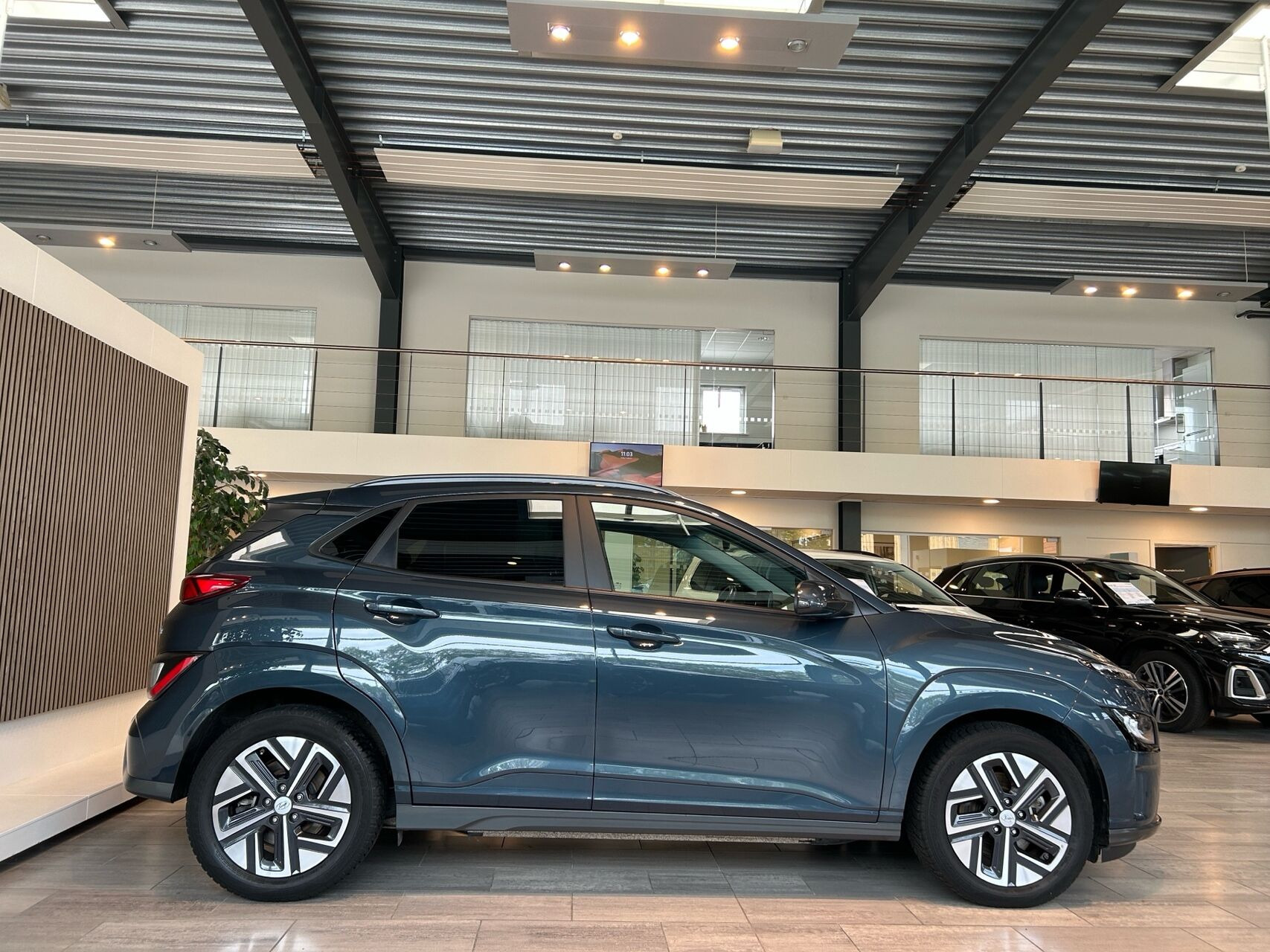 Grå Hyundai Kona fra 2022