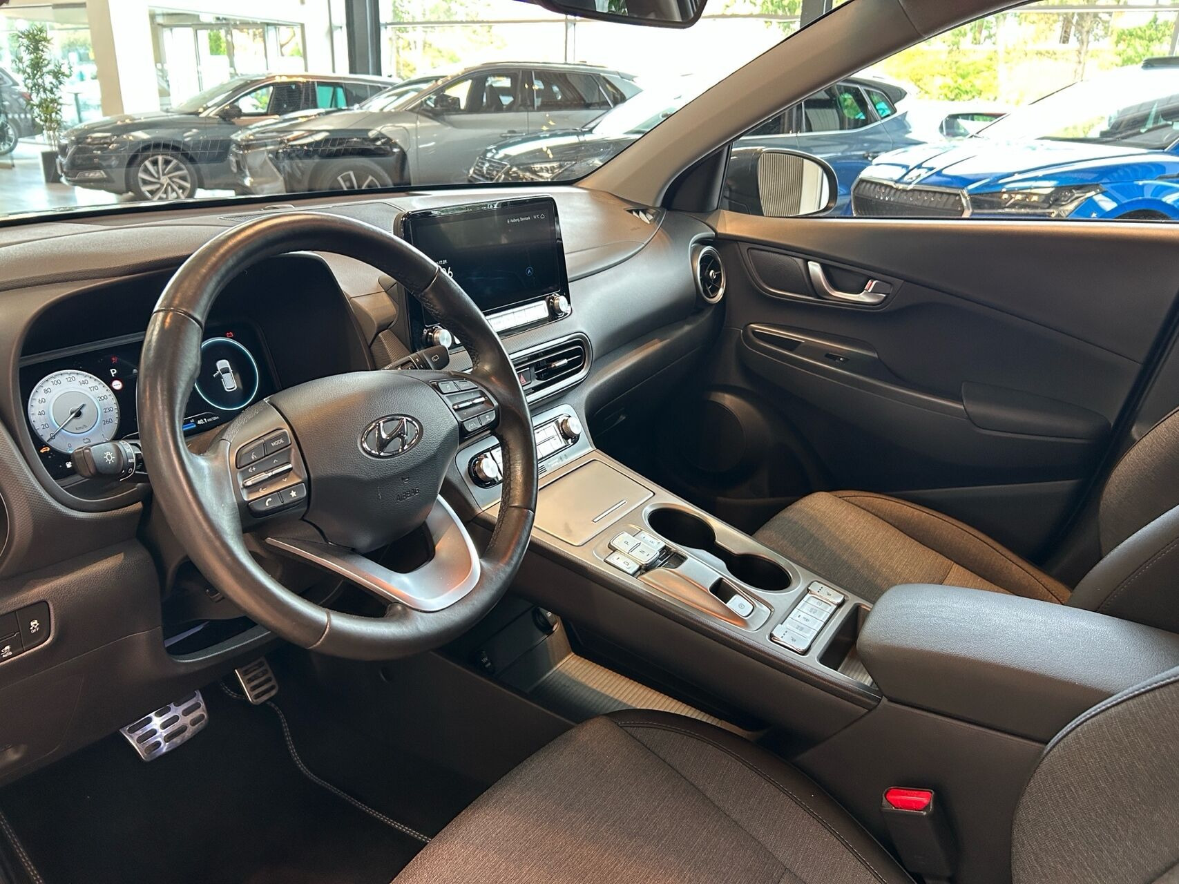 Grå Hyundai Kona fra 2022