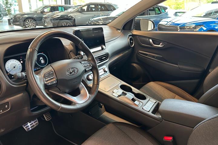 Grå Hyundai Kona fra 2022