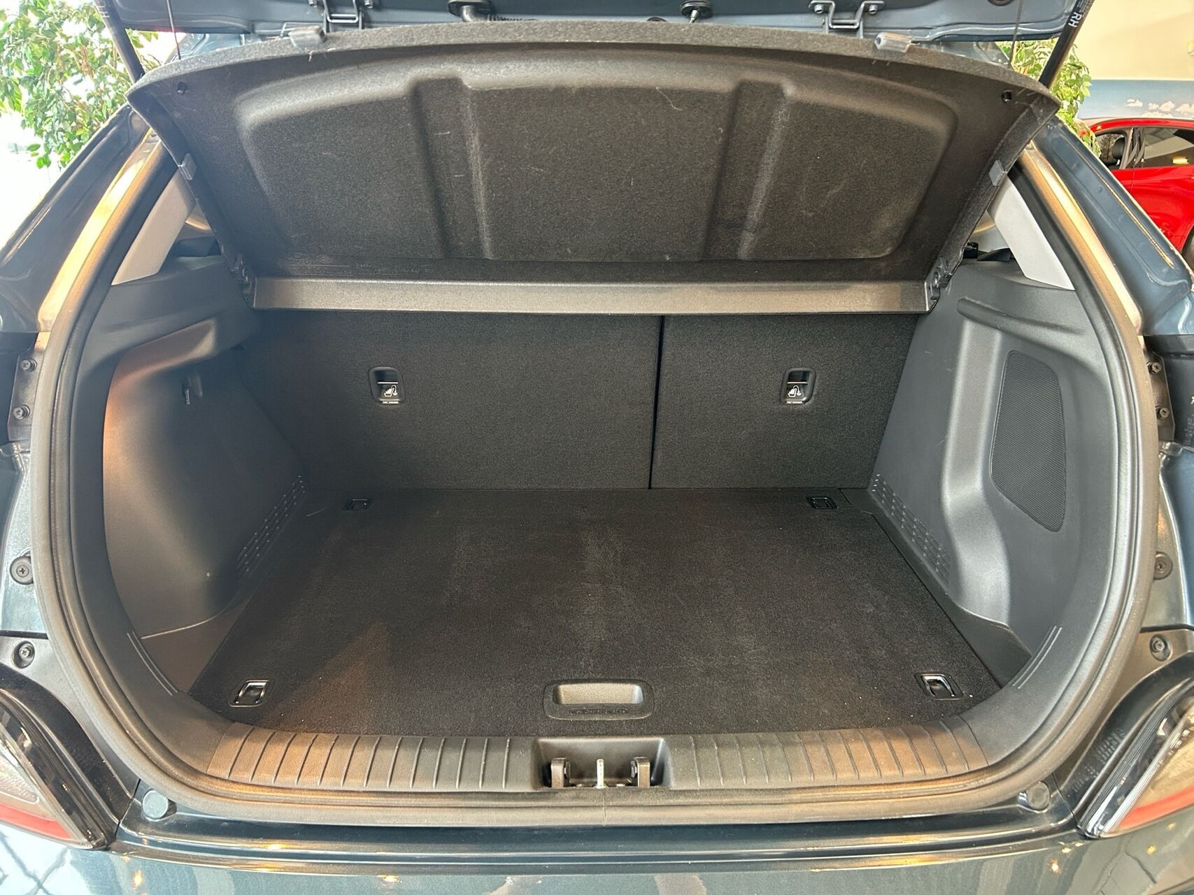 Grå Hyundai Kona fra 2022