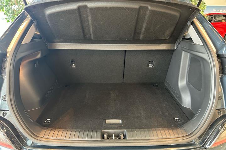 Grå Hyundai Kona fra 2022