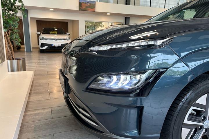 Grå Hyundai Kona fra 2022