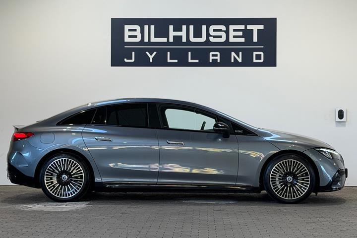 Grå Mercedes EQE350 fra 2024
