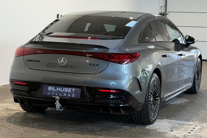 Grå Mercedes EQE350 fra 2024