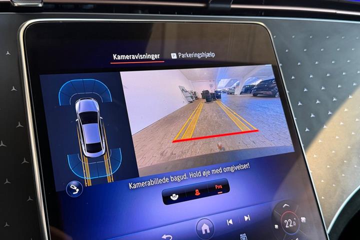 Grå Mercedes EQE350 fra 2024