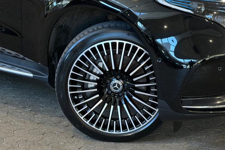 Sort Mercedes EQC400 fra 2023