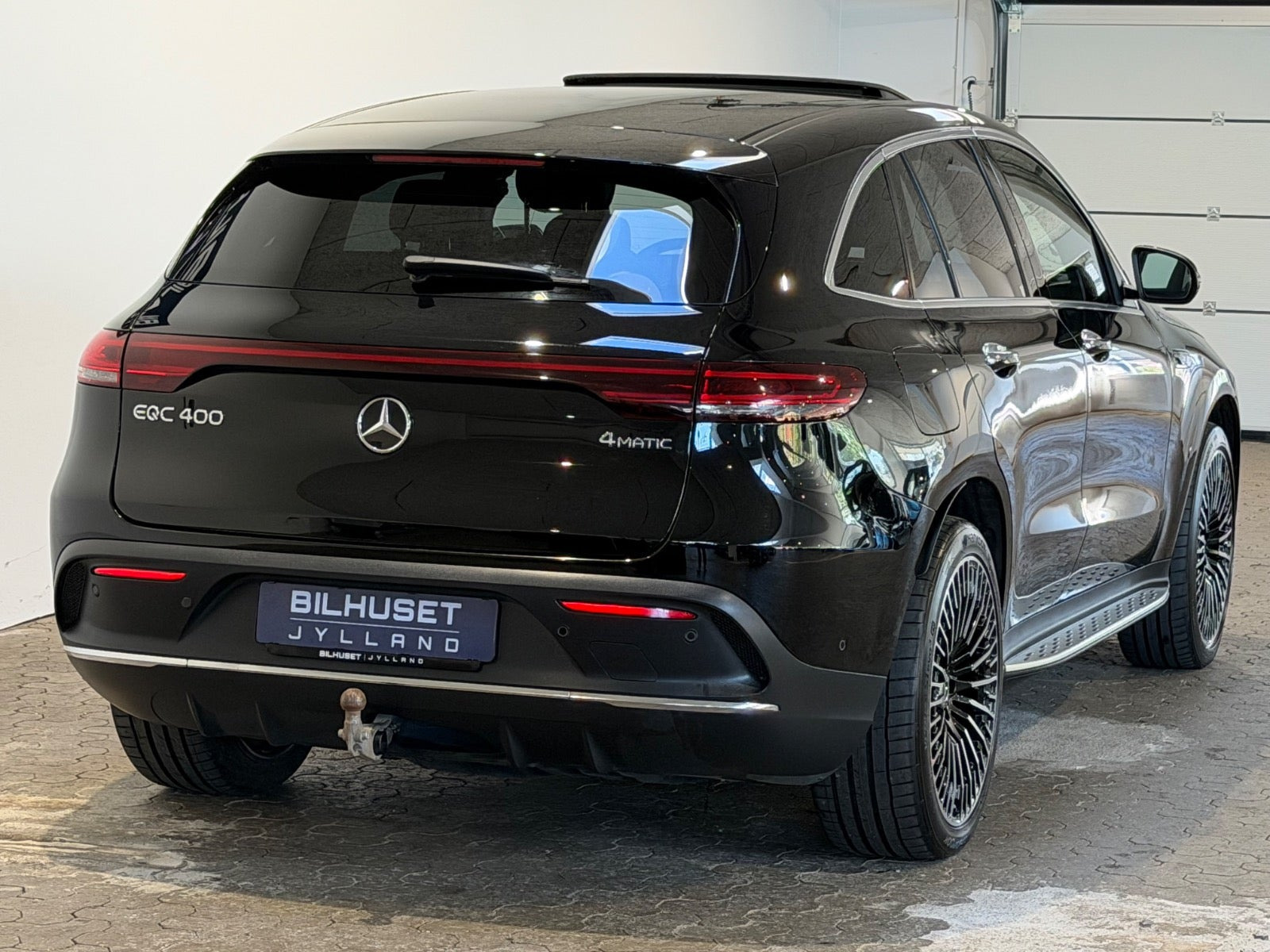 Sort Mercedes EQC400 fra 2023