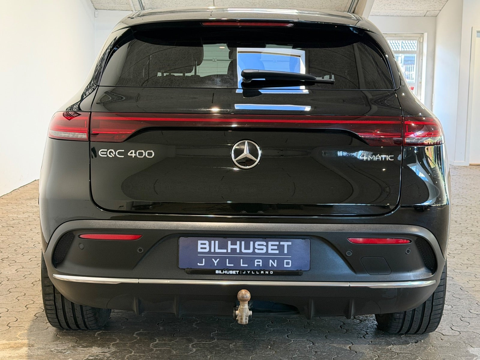 Sort Mercedes EQC400 fra 2023