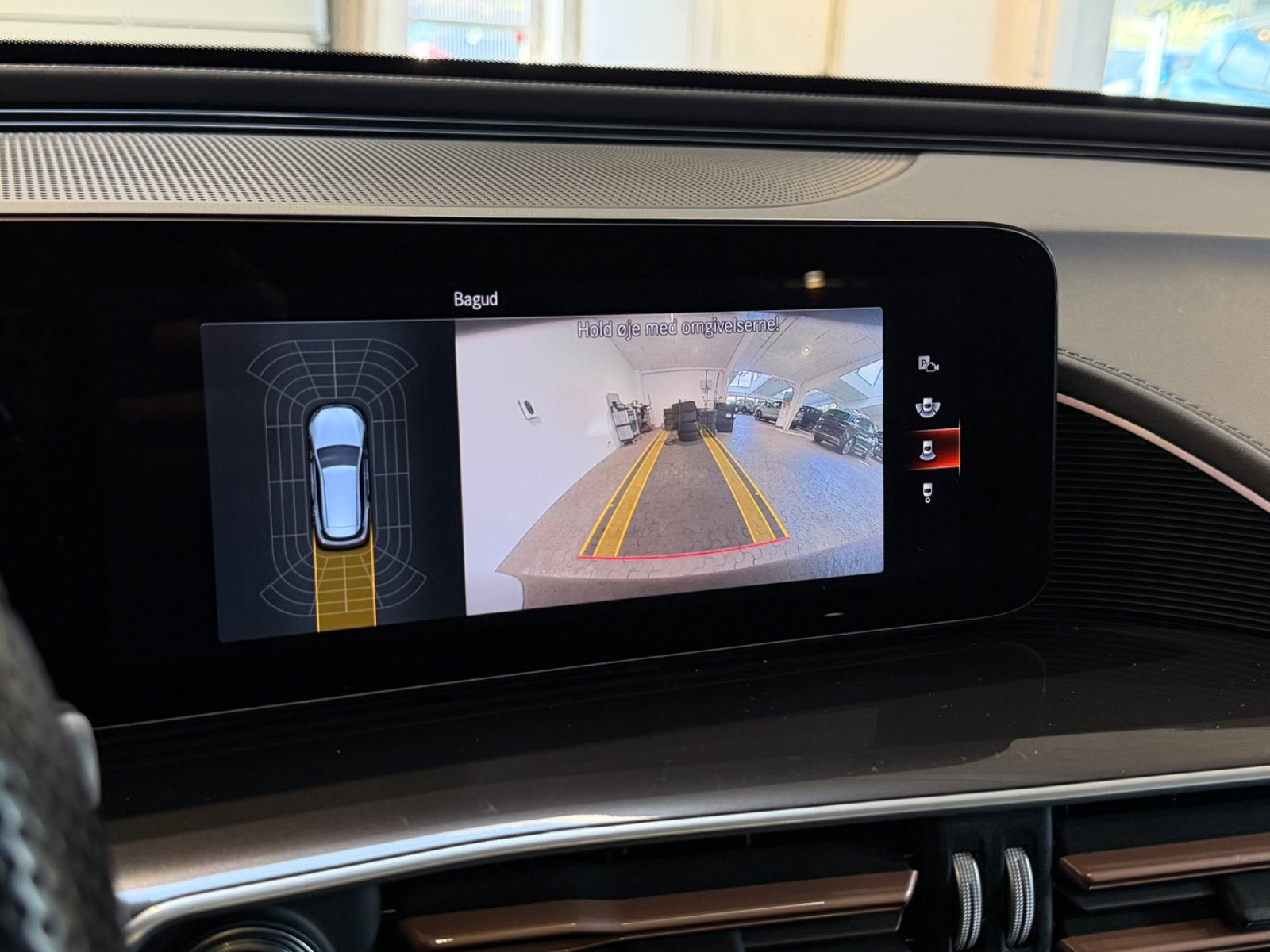 Sort Mercedes EQC400 fra 2023