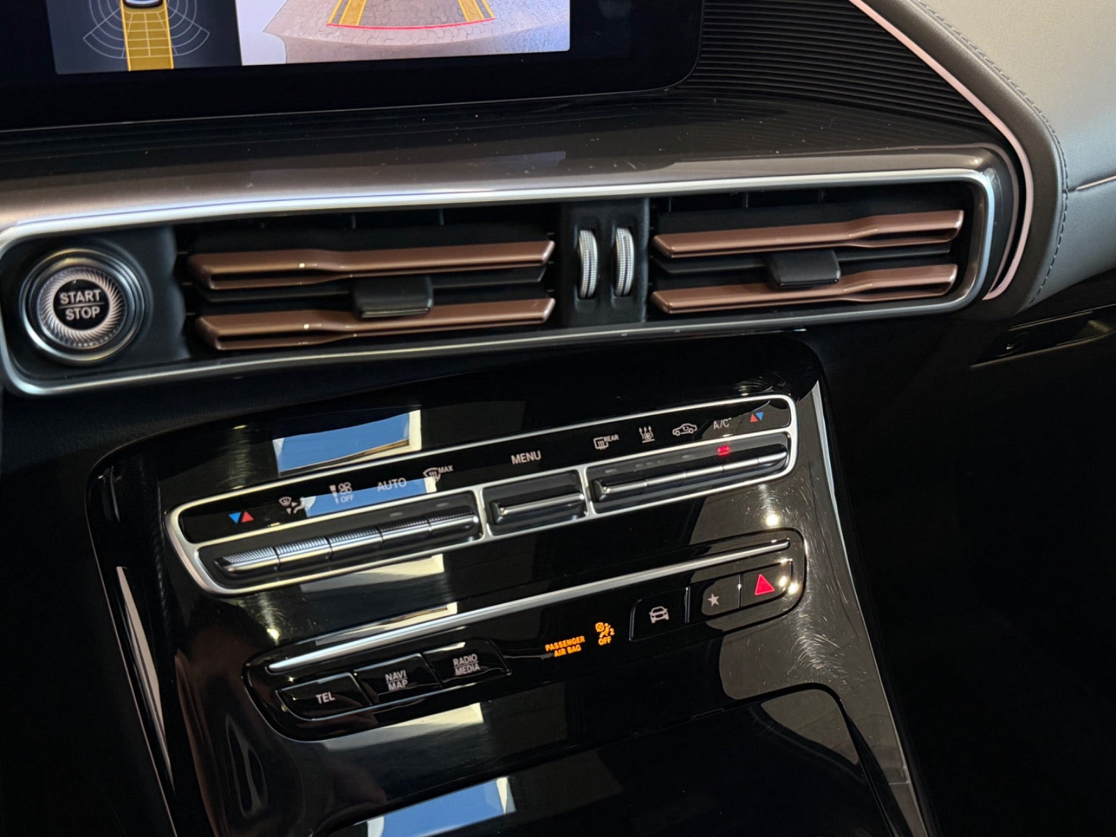 Sort Mercedes EQC400 fra 2023