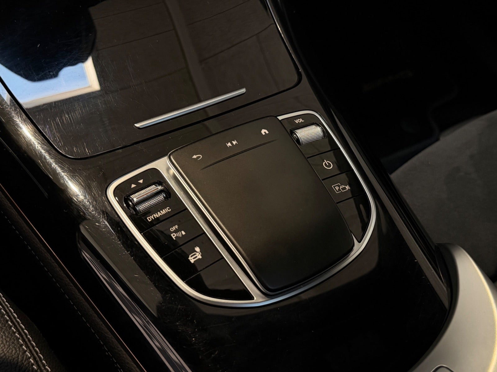 Sort Mercedes EQC400 fra 2023
