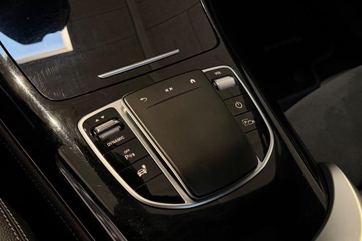Sort Mercedes EQC400 fra 2023