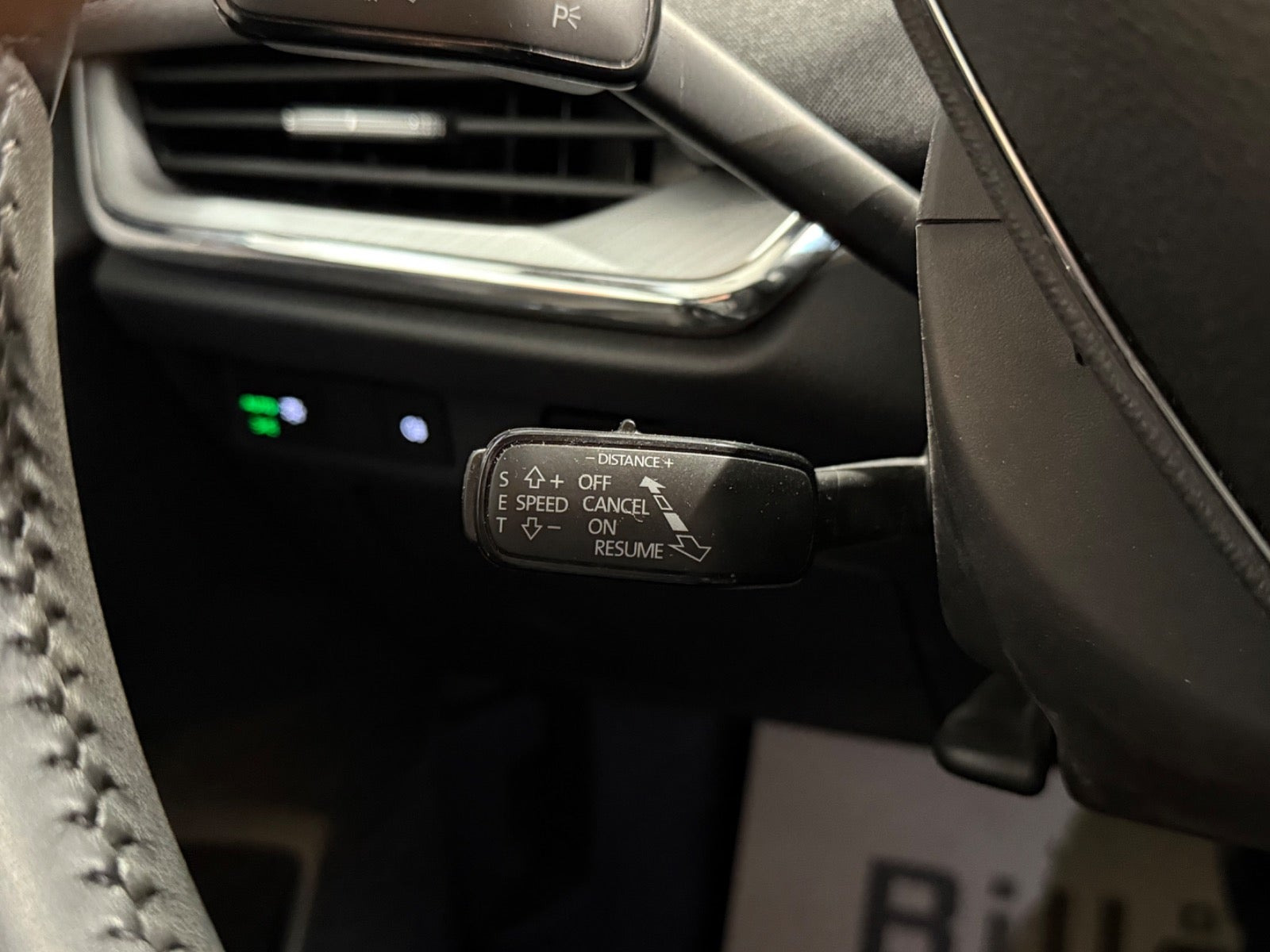 Hvid Skoda Enyaq fra 2023