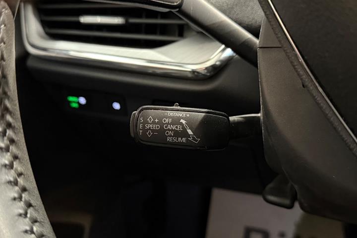 Hvid Skoda Enyaq fra 2023