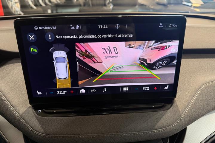 Hvid Skoda Enyaq fra 2023