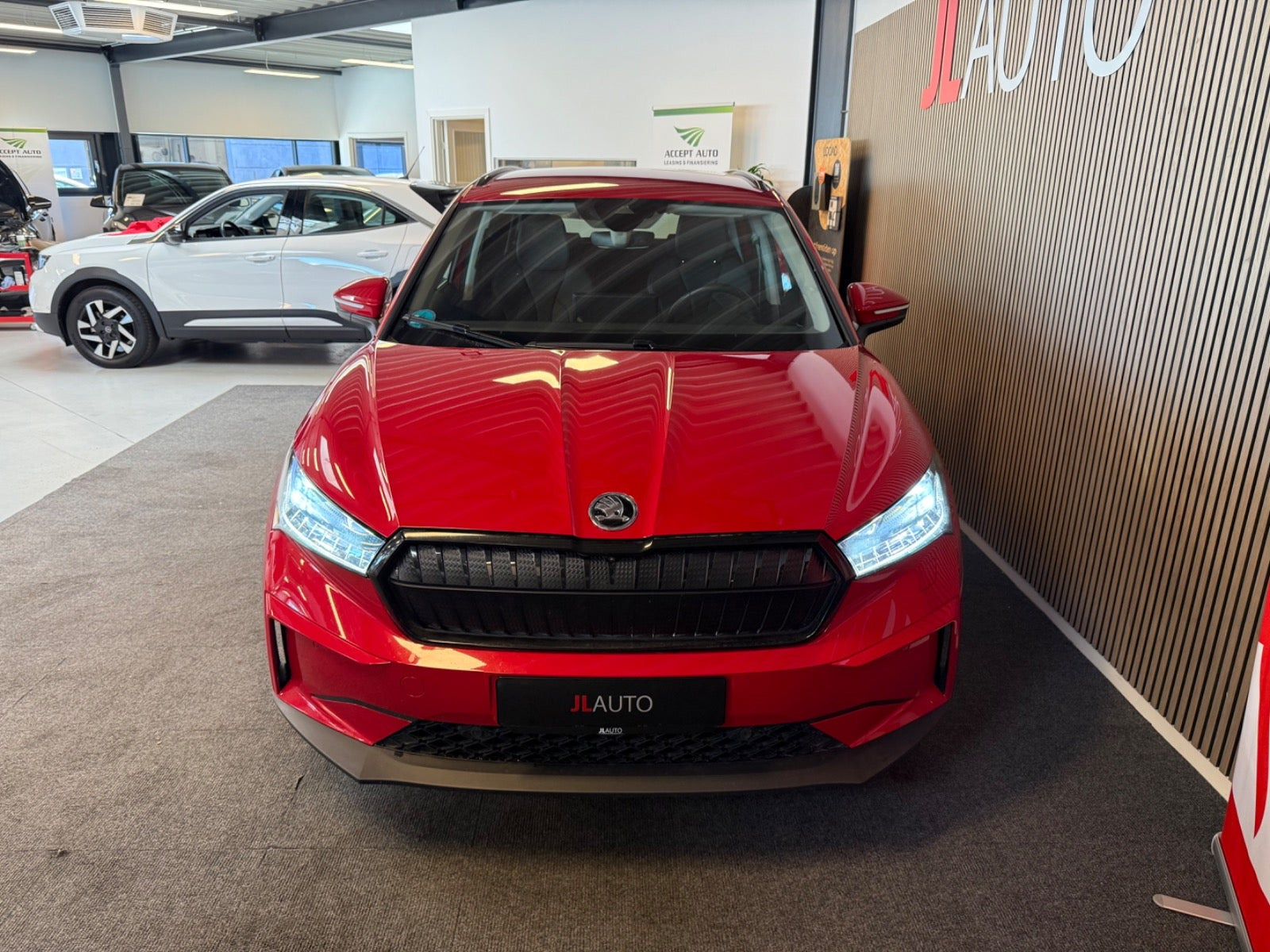 Rød Skoda Enyaq fra 2023