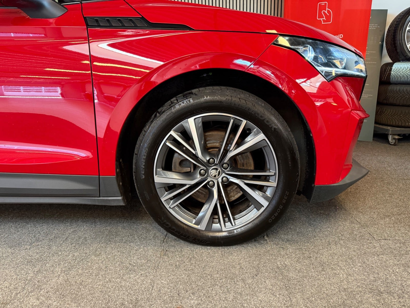 Rød Skoda Enyaq fra 2023