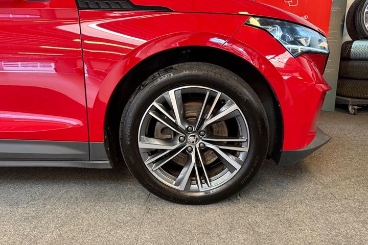 Rød Skoda Enyaq fra 2023