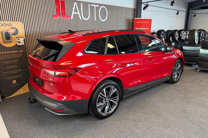 Rød Skoda Enyaq fra 2023