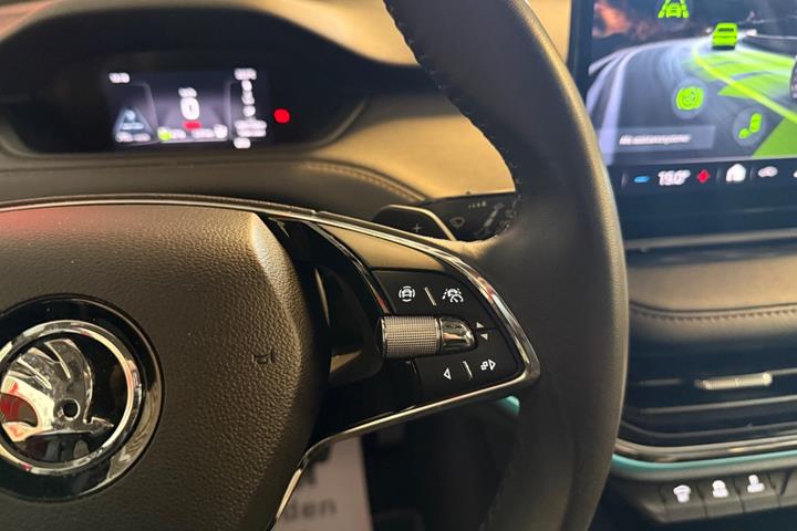 Rød Skoda Enyaq fra 2023