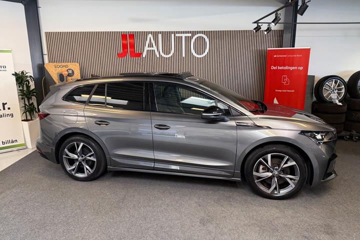 Grå Skoda Enyaq fra 2023