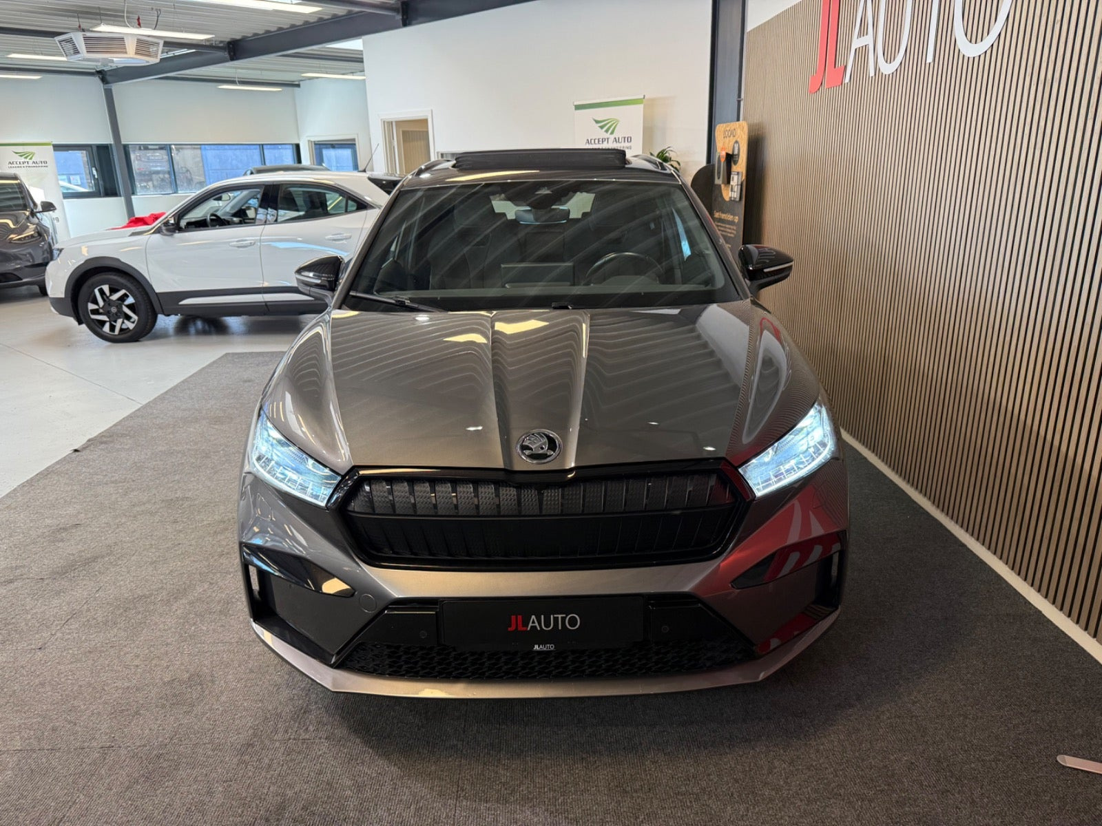 Grå Skoda Enyaq fra 2023