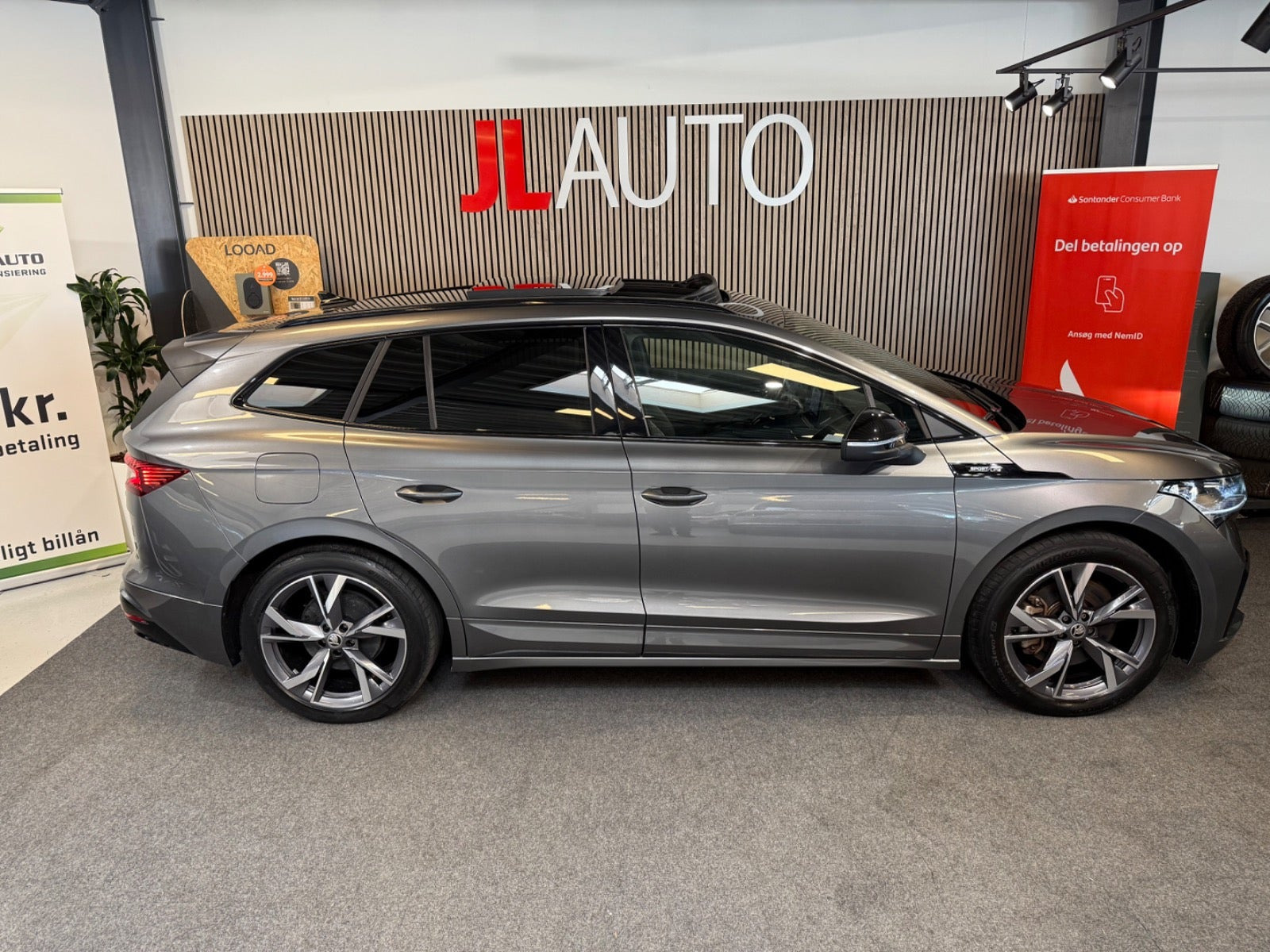Grå Skoda Enyaq fra 2023