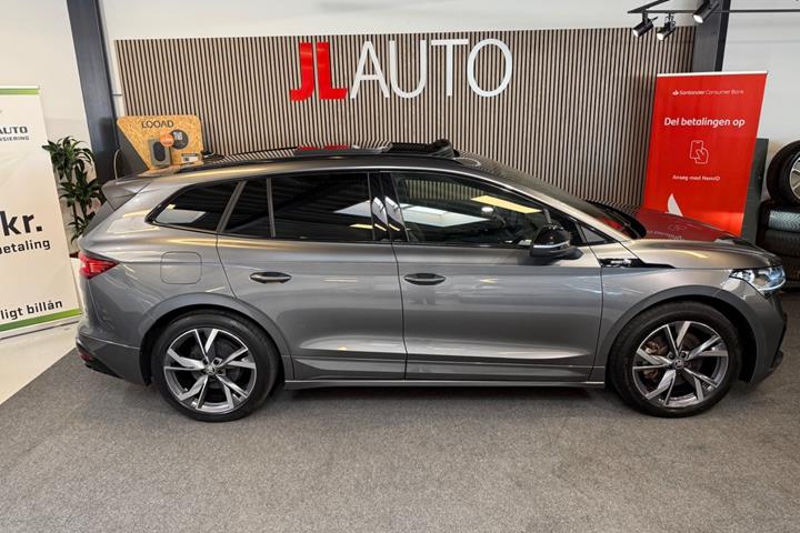 Grå Skoda Enyaq fra 2023