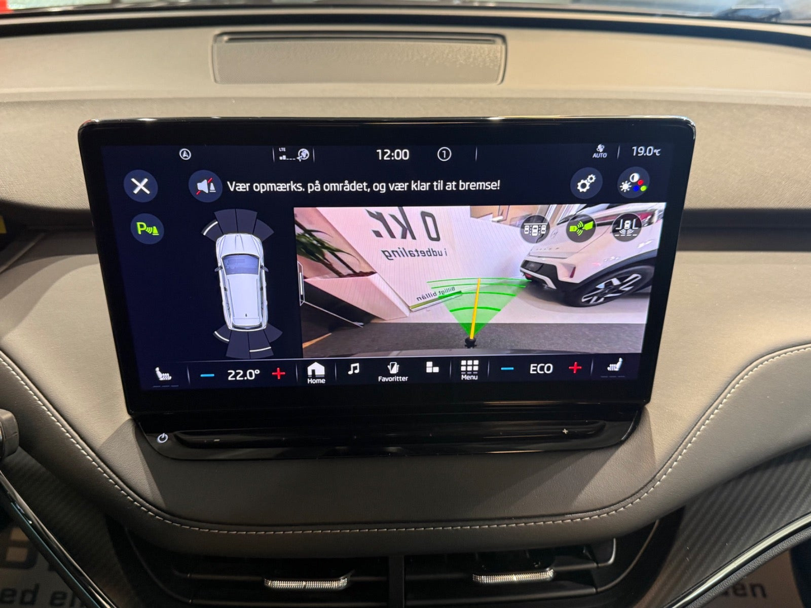 Grå Skoda Enyaq fra 2023