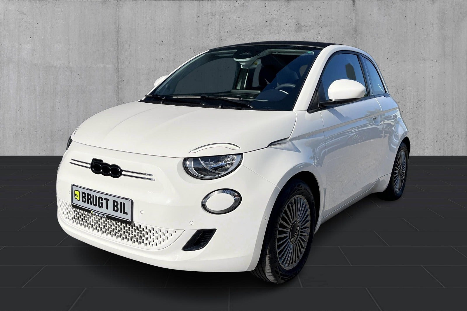Hvid Fiat 500e fra 2023