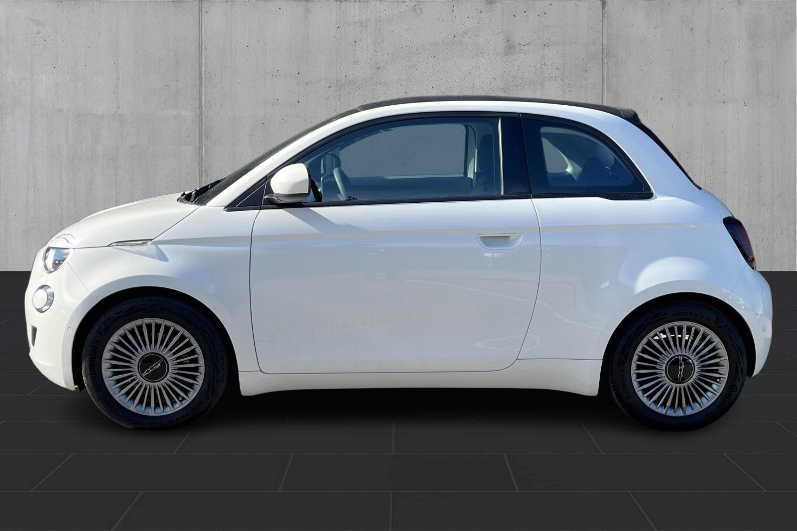 Hvid Fiat 500e fra 2023