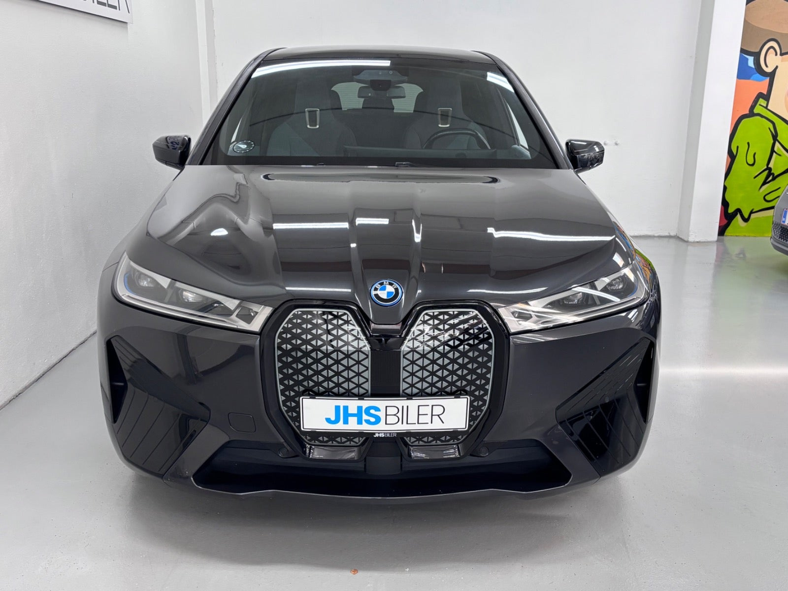 Grå BMW iX fra 2022