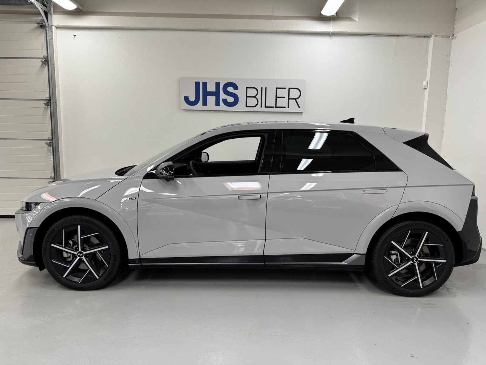 Grå Hyundai Ioniq 5 fra 2026