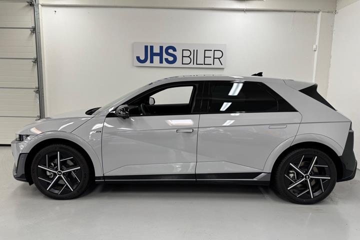 Grå Hyundai Ioniq 5 fra 2026