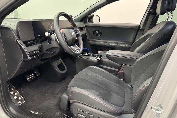 Grå Hyundai Ioniq 5 fra 2026