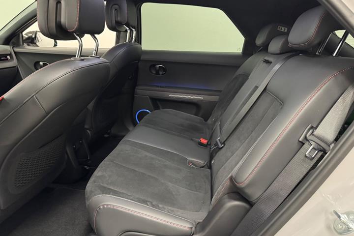 Grå Hyundai Ioniq 5 fra 2026