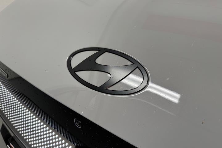 Grå Hyundai Ioniq 5 fra 2026