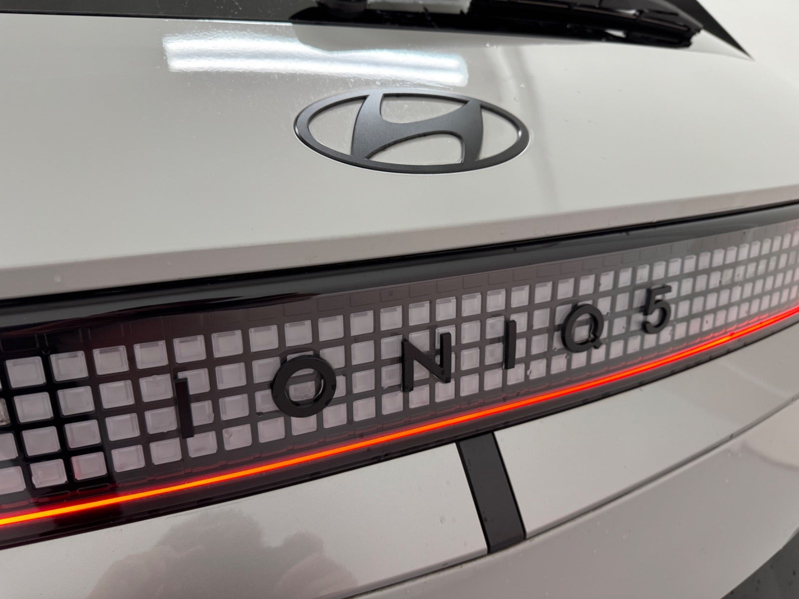 Grå Hyundai Ioniq 5 fra 2026