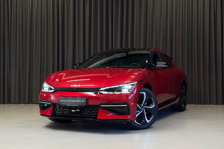 Rød Kia EV6 fra 2021 set udefra