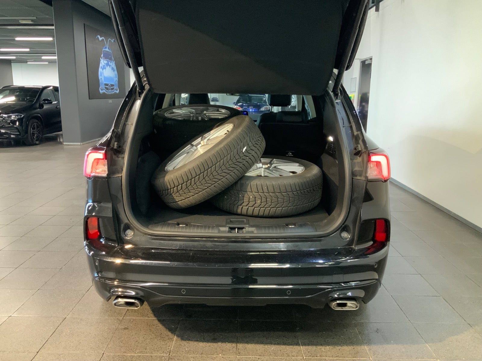 Sort Ford Kuga fra 2021