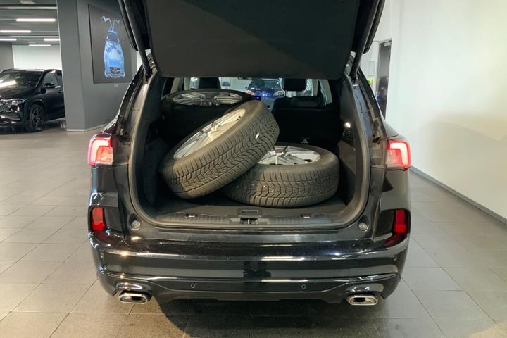 Sort Ford Kuga fra 2021