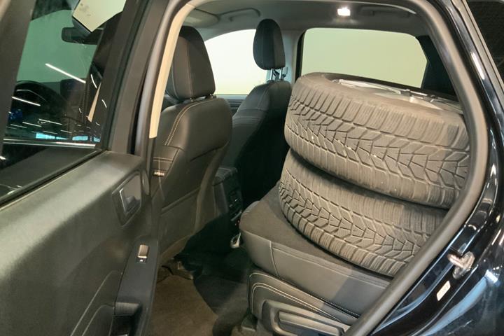 Sort Ford Kuga fra 2021