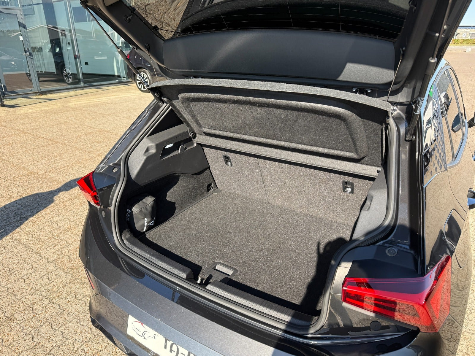 Grå Cupra Born fra 2023