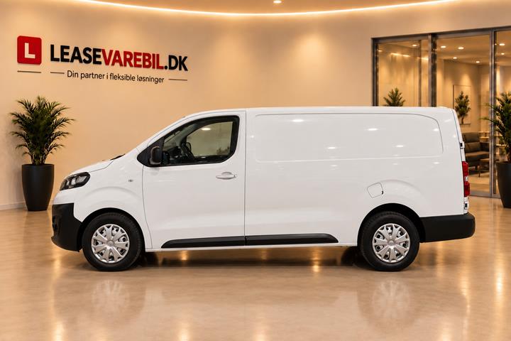 Hvid Opel Vivaro fra 2023