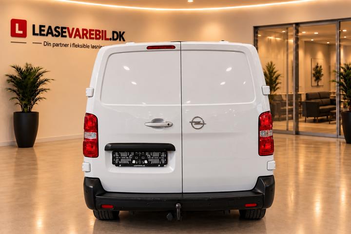 Hvid Opel Vivaro fra 2023