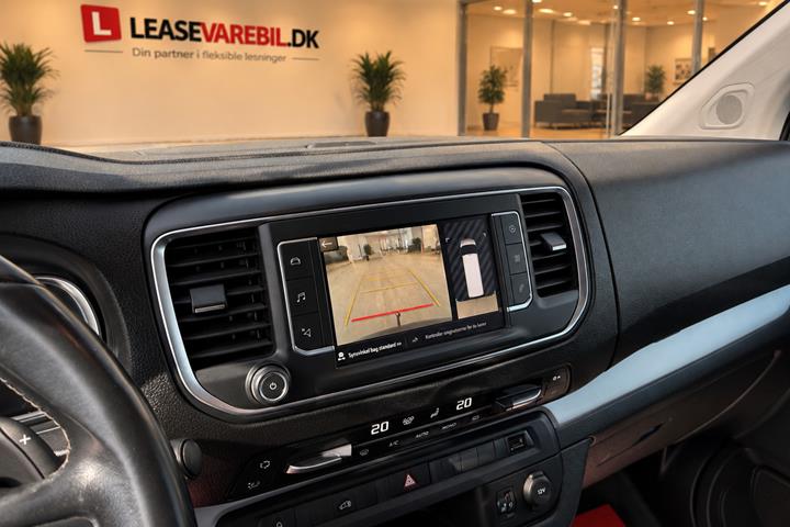Hvid Opel Vivaro fra 2023